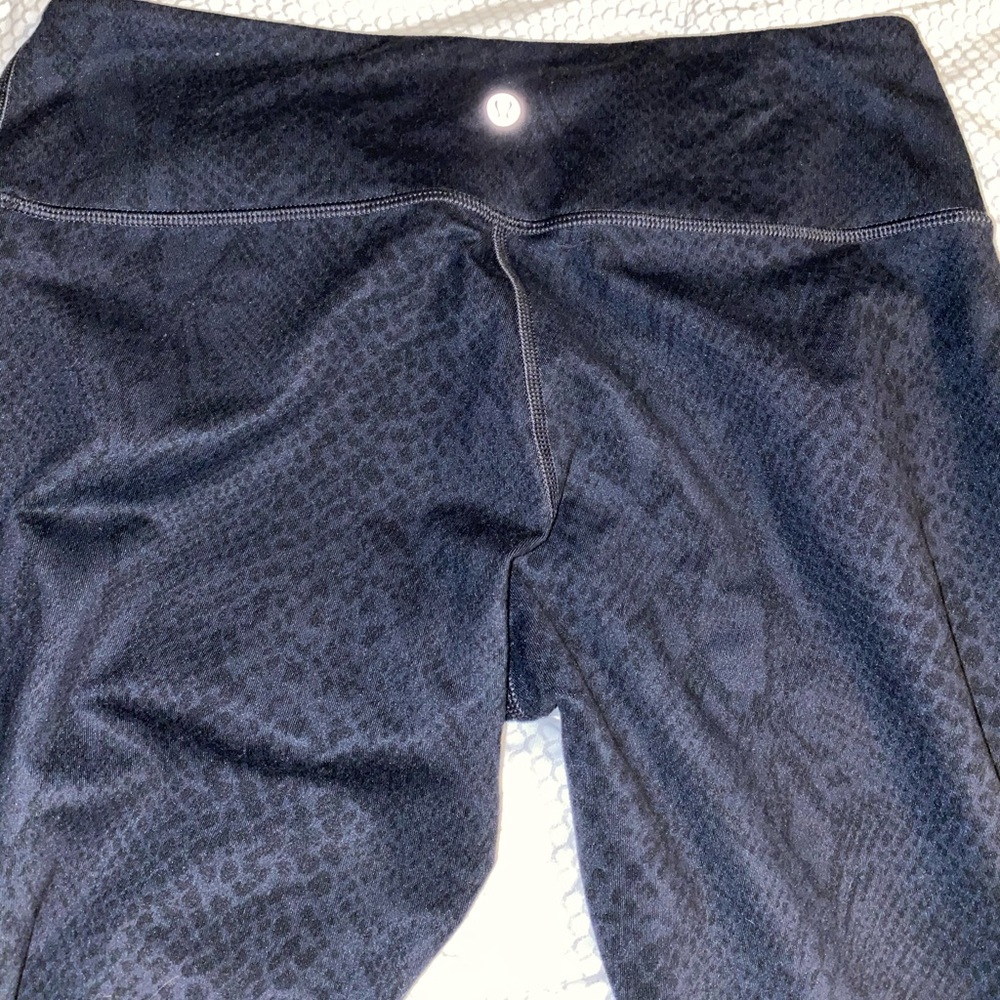 Lululemon wunder under snakeskin leggings